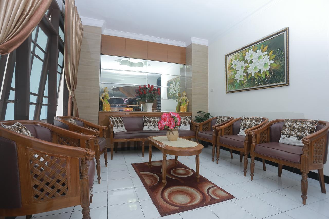 Hotel Kristina Malioboro Yogyakarta Exteriör bild