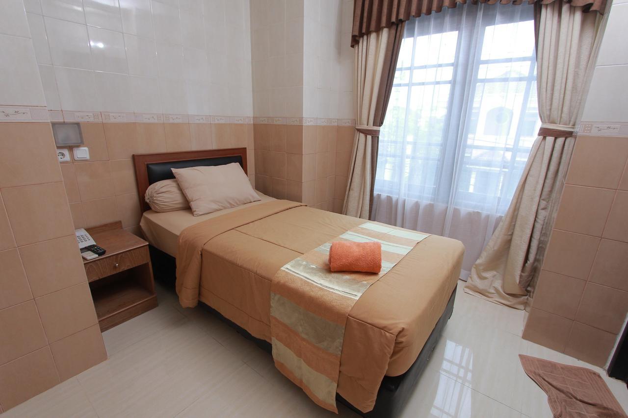 Hotel Kristina Malioboro Yogyakarta Exteriör bild